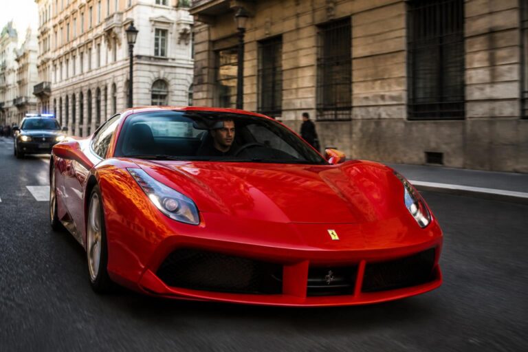 Les scènes les plus mémorables de films avec une voiture Ferrari