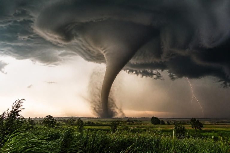 Vidéo sur les tornades : une immersion fascinante dans le monde des tempêtes